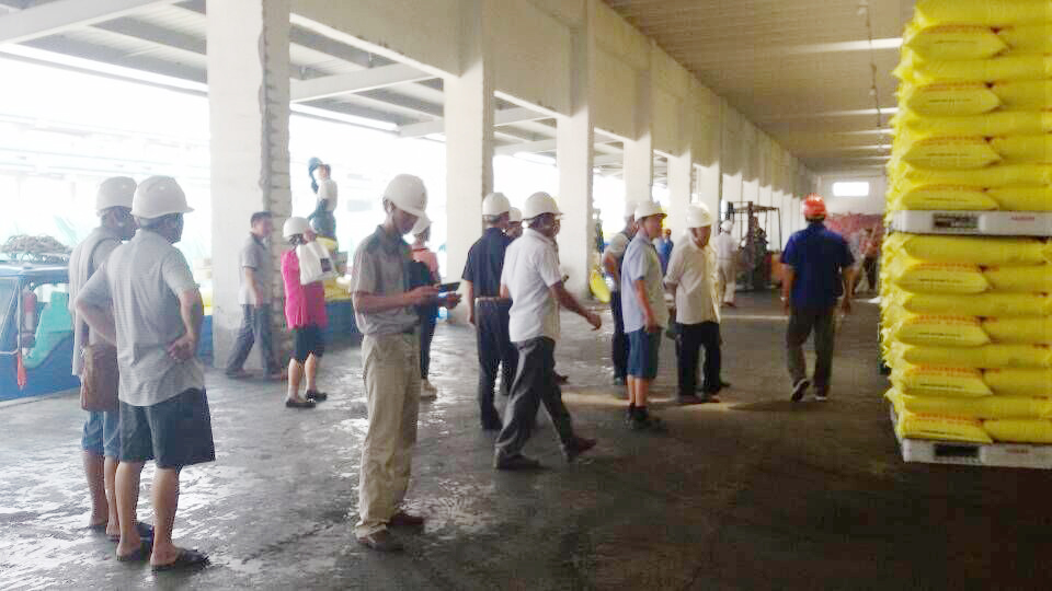 参观复合肥仓库